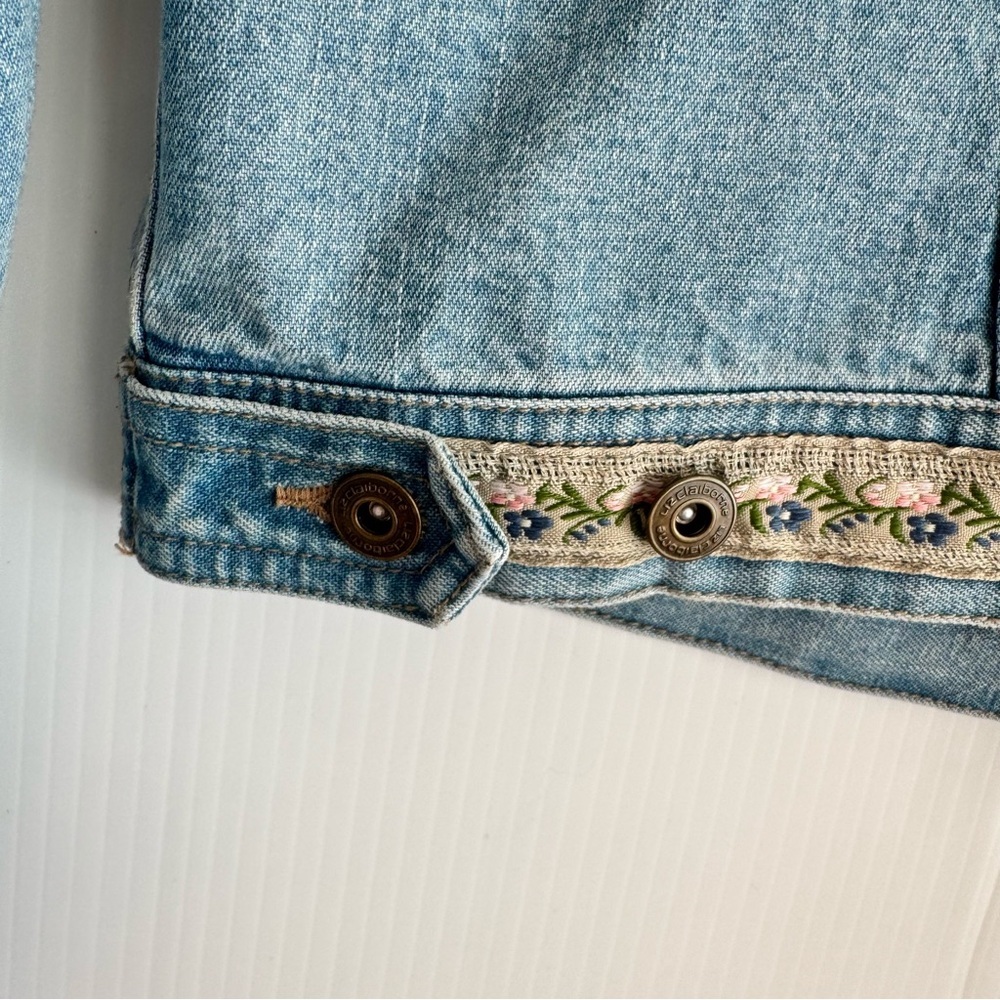 Vintage Liz Claiborne Light Blue Denim Jacket with Embroidered Trim - Picture 8 of 8